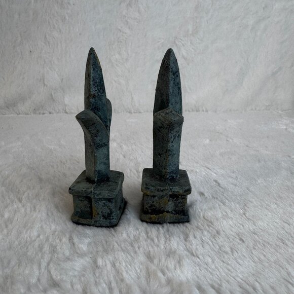 Iron Finials Pair Rustic Decor French Blue Architectural Salvage Fleur De Lis - Picture 2 of 6